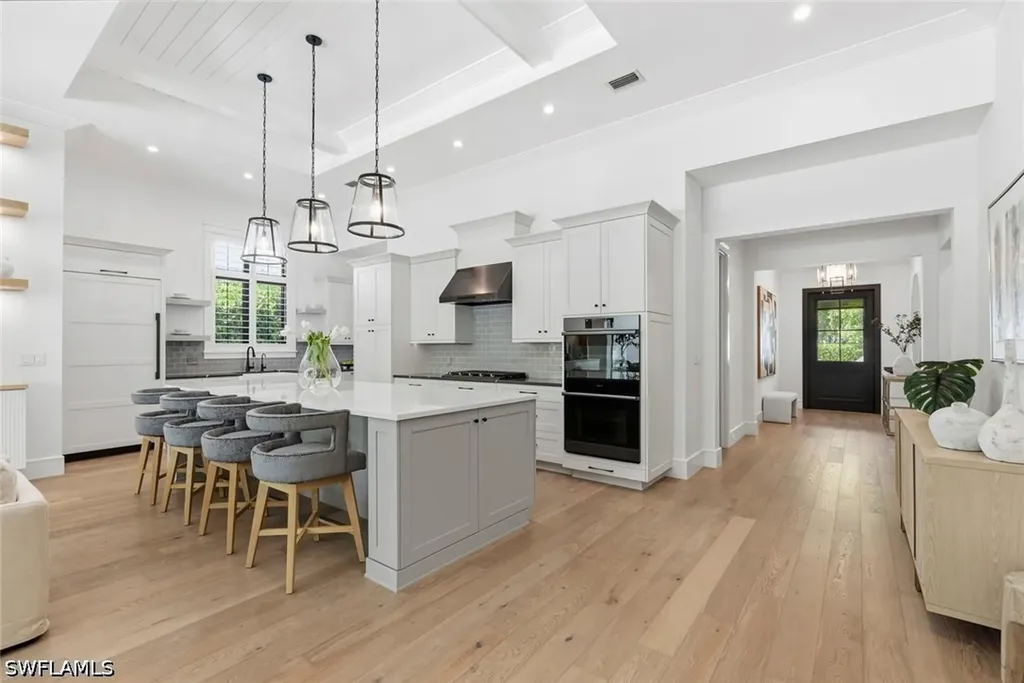 1064 13th Street N Naples FL 34102