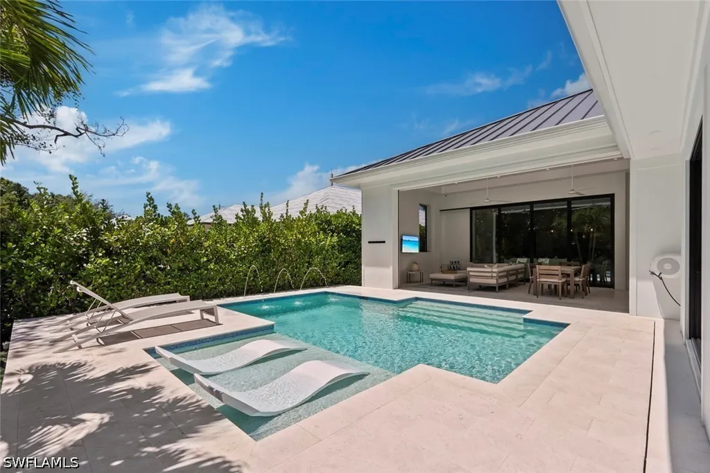 1064 13th Street N Naples FL 34102