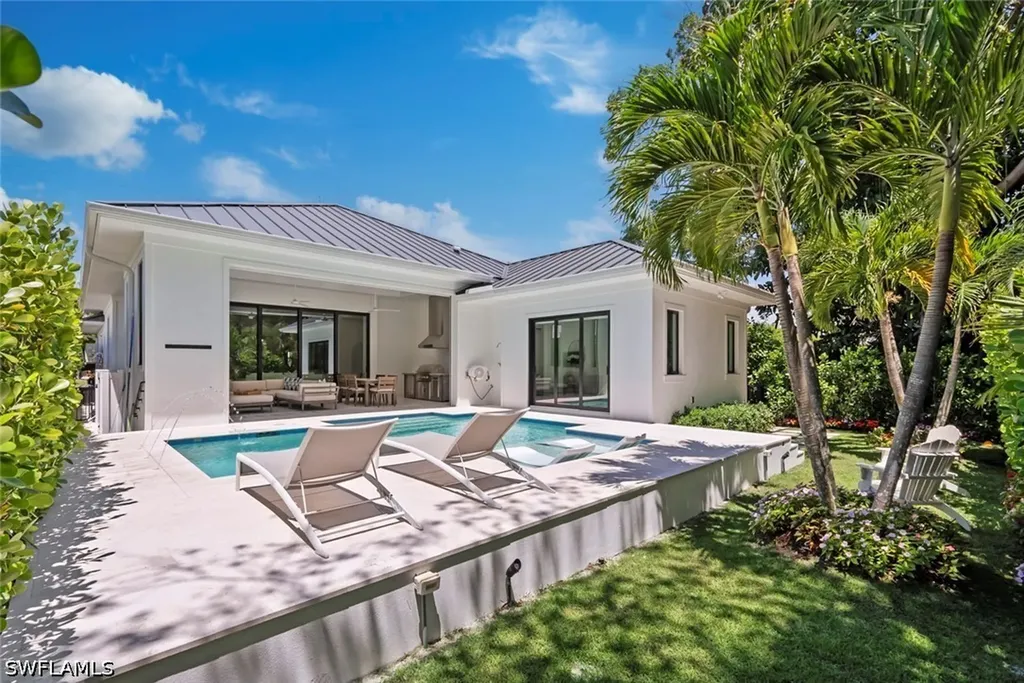 1064 13th Street N Naples FL 34102