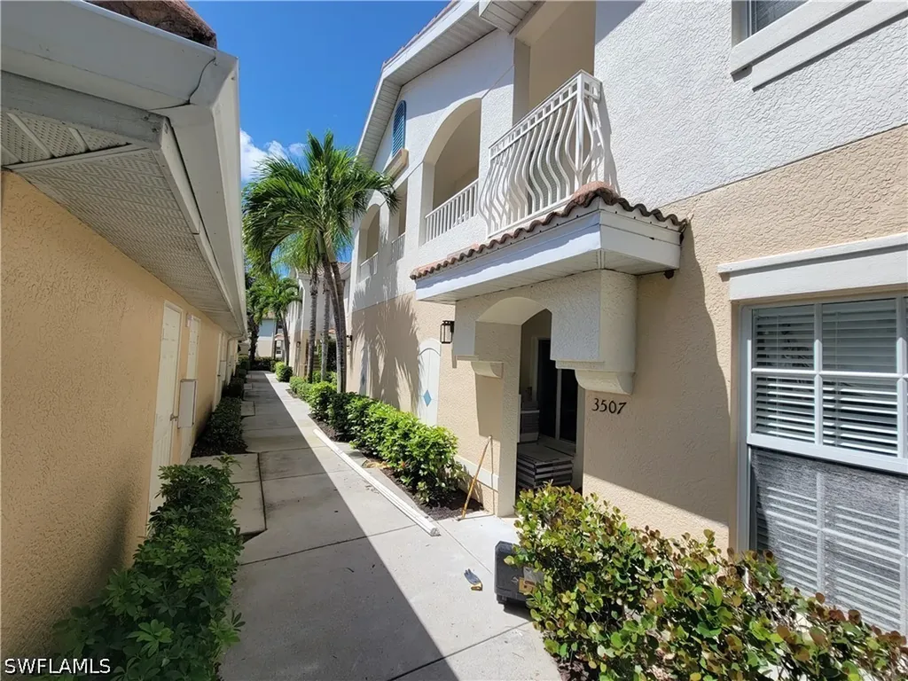 3037 Driftwood Way Naples FL 34109