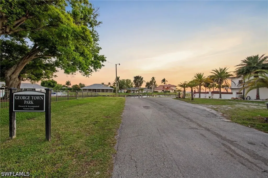 28 George Town Fort Myers FL 33919