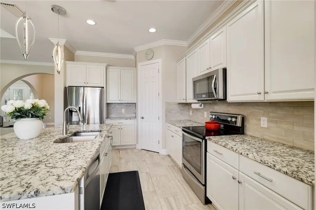 10085 Avalon Lake Circle Fort Myers FL 33913