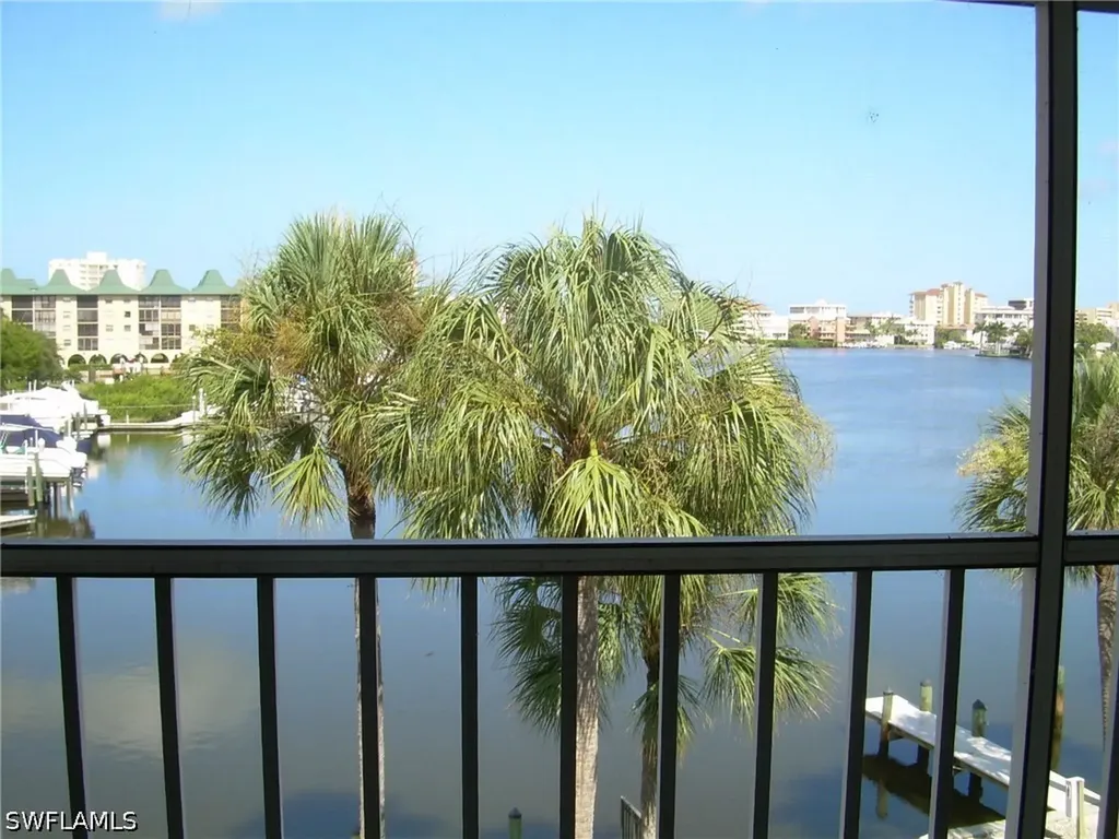 9101 Vanderbilt Drive Naples FL 34108