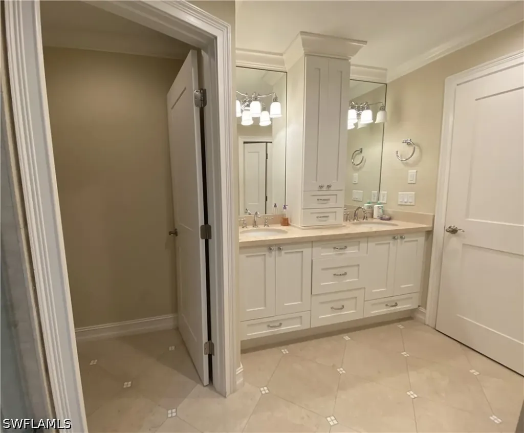 9101 Vanderbilt Drive Naples FL 34108