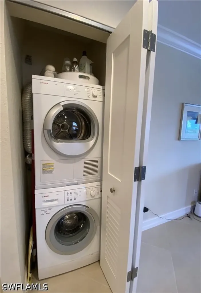 9101 Vanderbilt Drive Naples FL 34108