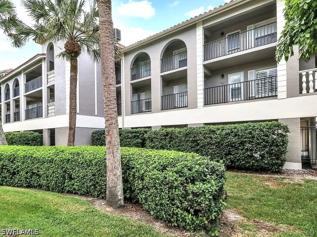 9101 Vanderbilt Drive Naples FL 34108
