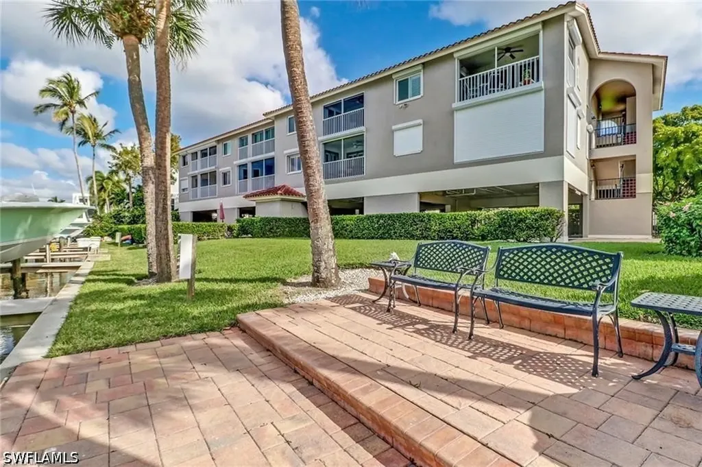 9101 Vanderbilt Drive Naples FL 34108