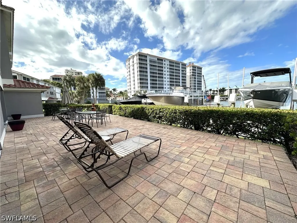 9101 Vanderbilt Drive Naples FL 34108