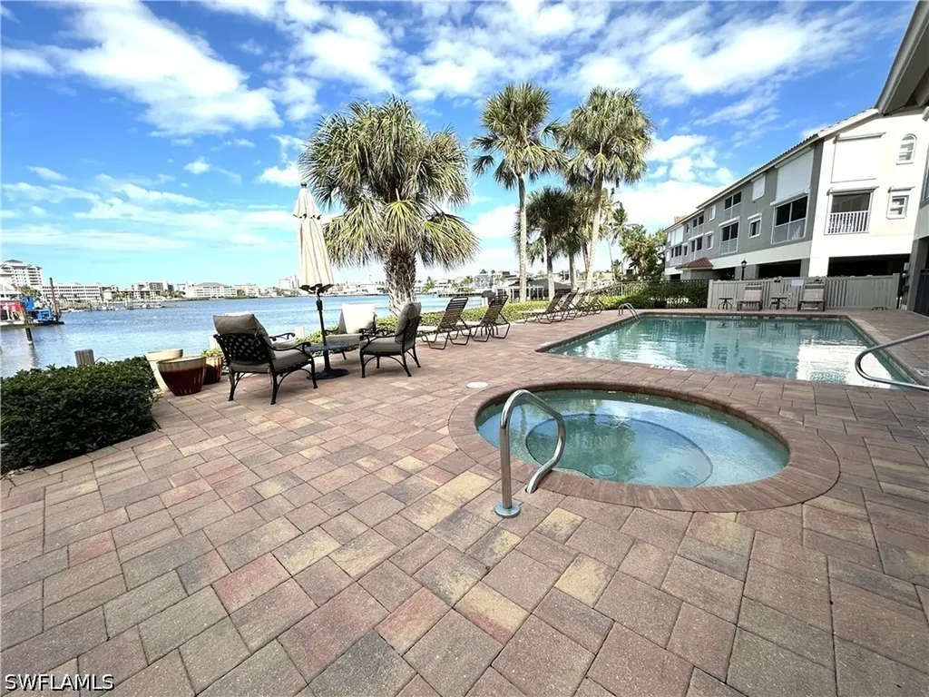 9101 Vanderbilt Drive Naples FL 34108