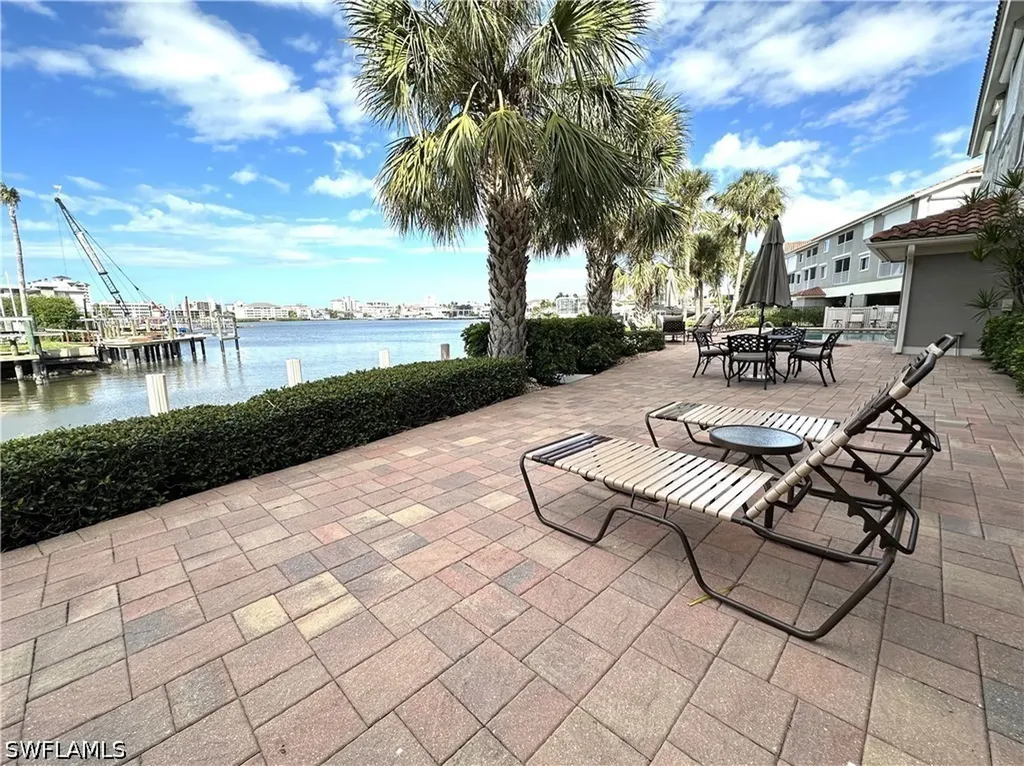 9101 Vanderbilt Drive Naples FL 34108