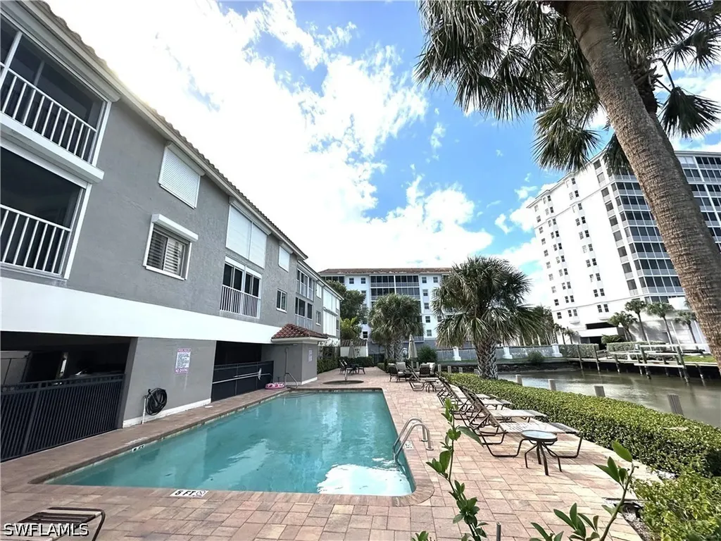 9101 Vanderbilt Drive Naples FL 34108