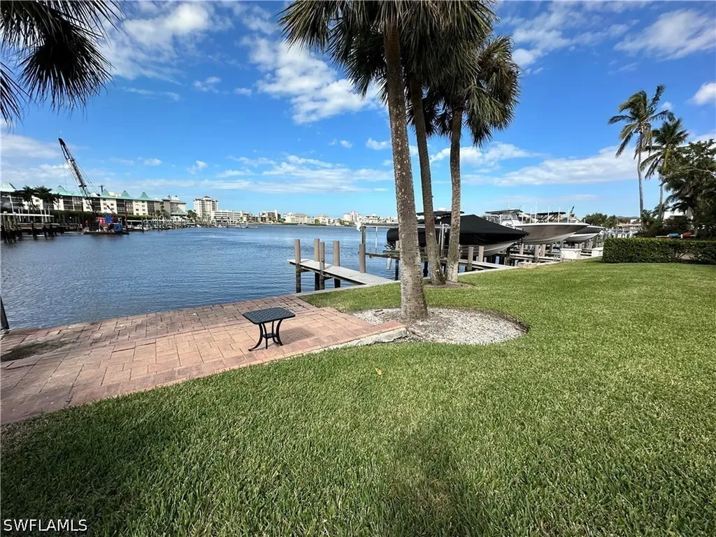 9101 Vanderbilt Drive Naples FL 34108
