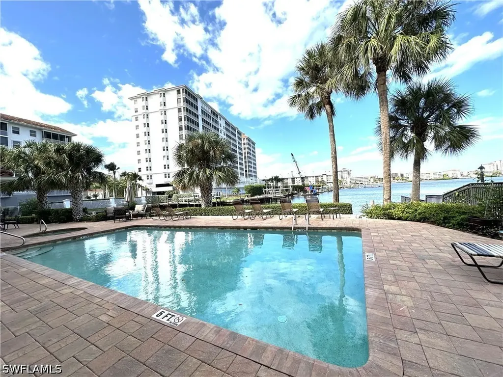 9101 Vanderbilt Drive Naples FL 34108