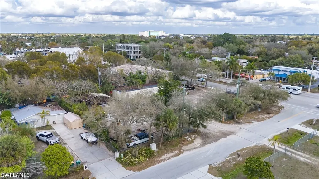 3612 Bayshore Drive Naples FL 34112