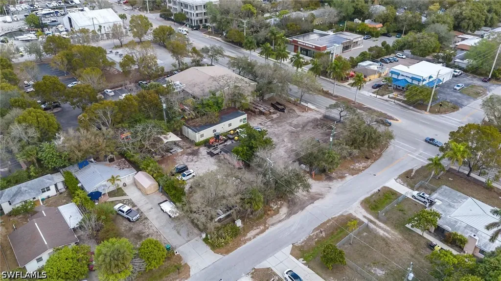 3612 Bayshore Drive Naples FL 34112