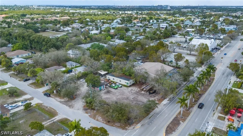 3612 Bayshore Drive Naples FL 34112