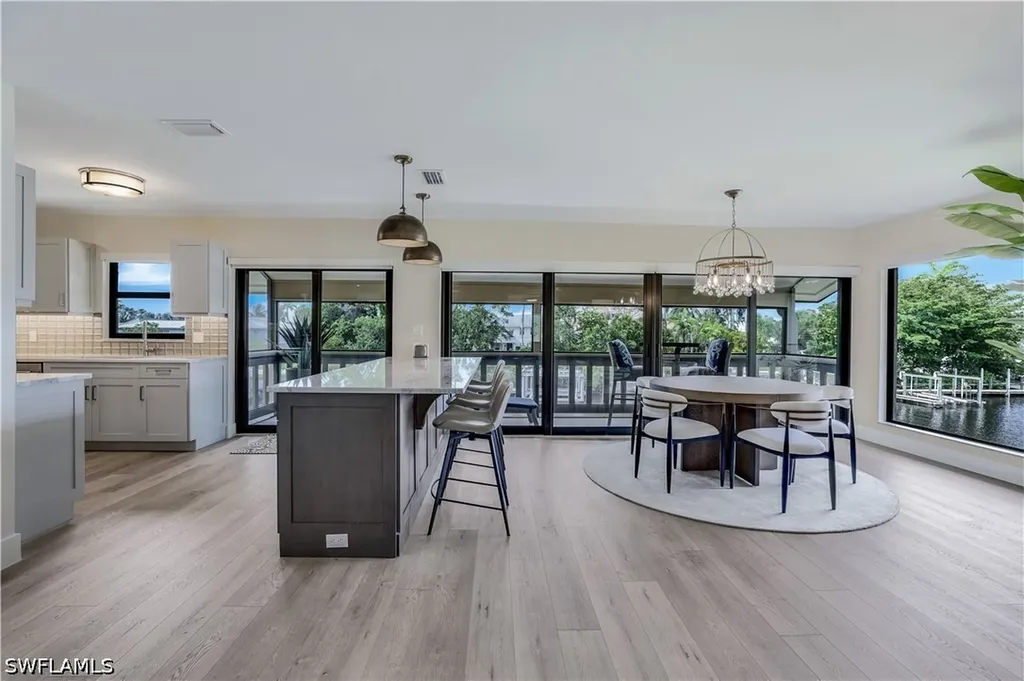 1390 Chesapeake Avenue Naples FL 34102