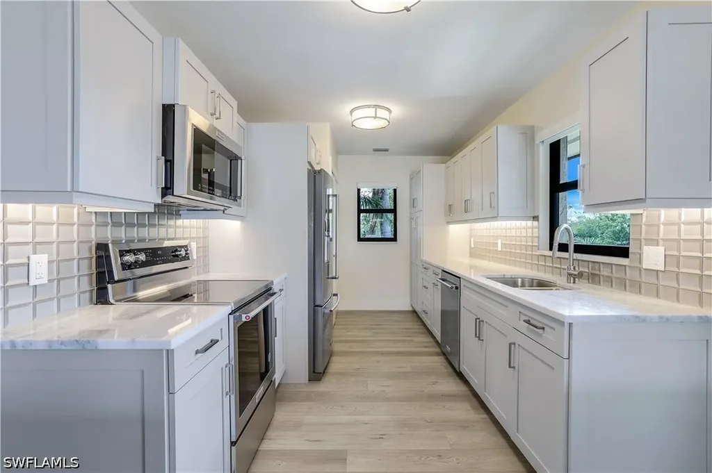 1390 Chesapeake Avenue Naples FL 34102