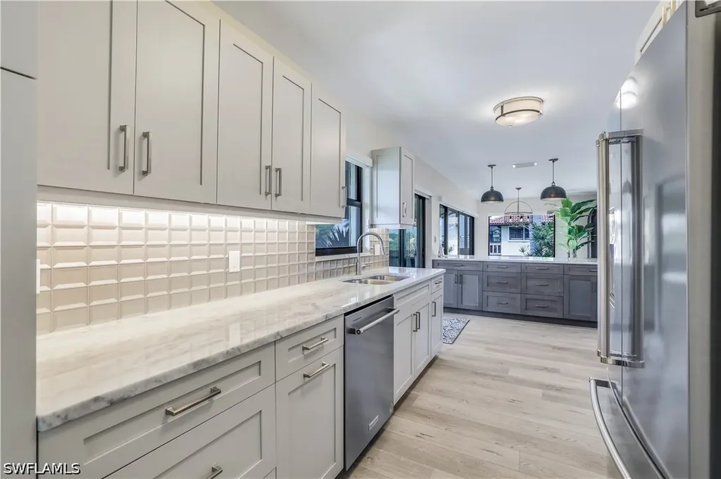 1390 Chesapeake Avenue Naples FL 34102