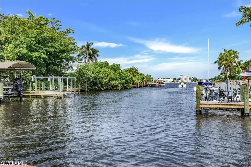 1390 Chesapeake Avenue Naples FL 34102