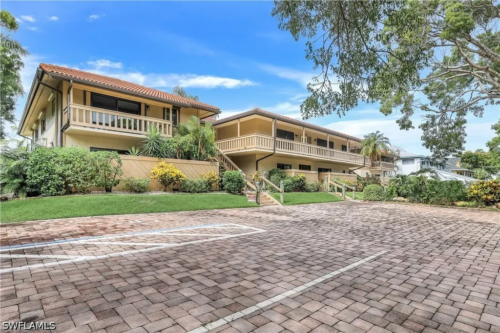 1390 Chesapeake Avenue Naples FL 34102