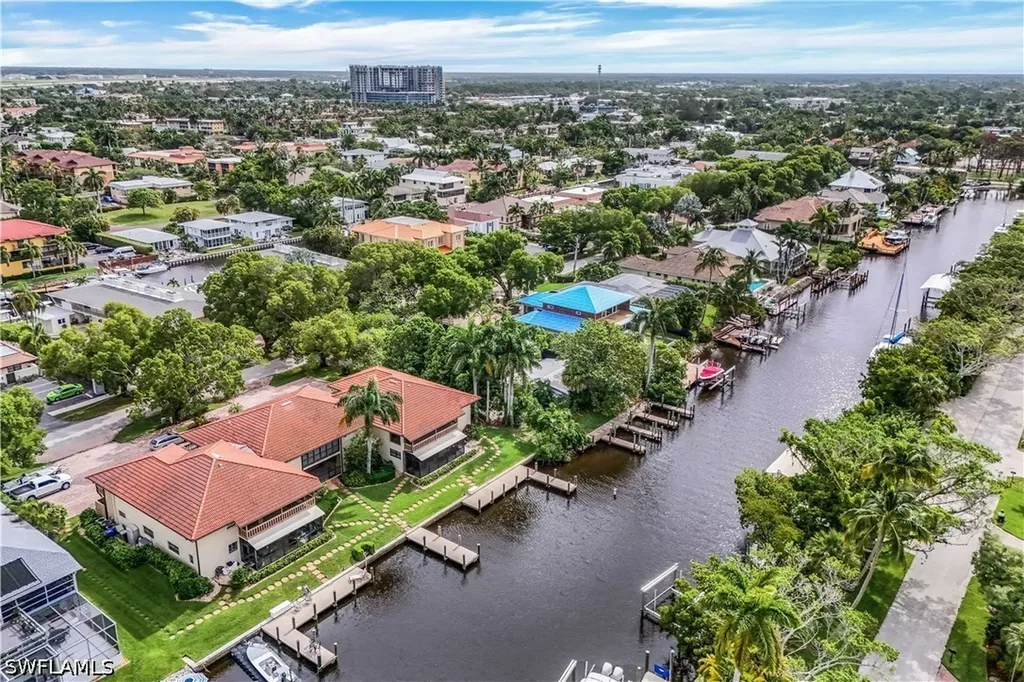 1390 Chesapeake Avenue Naples FL 34102