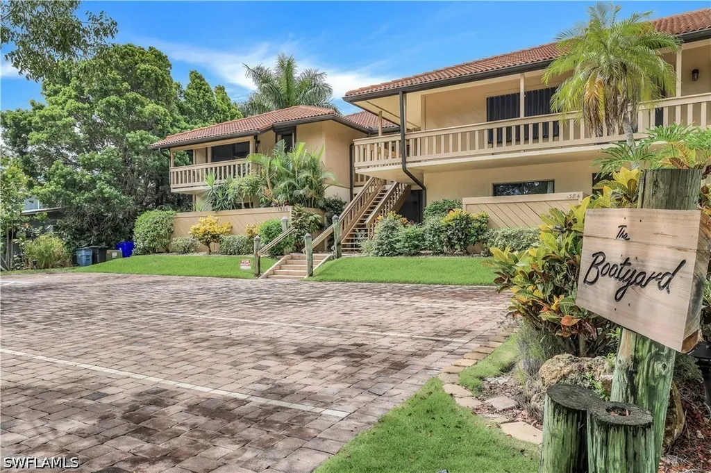 1390 Chesapeake Avenue Naples FL 34102