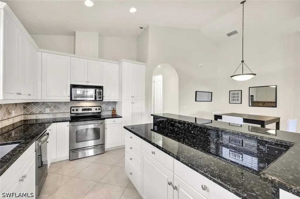 684 98th Avenue N Naples FL 34108