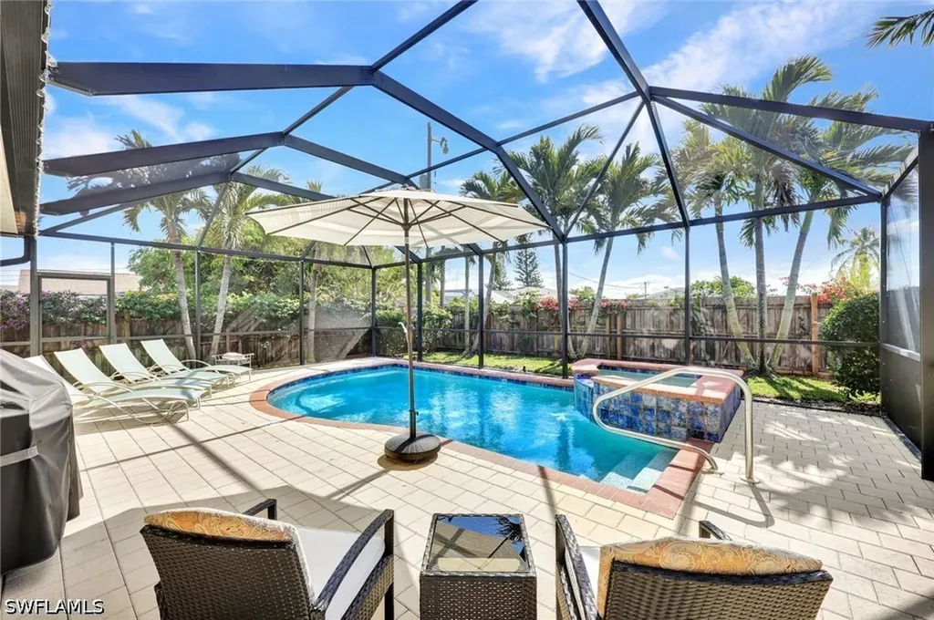 684 98th Avenue N Naples FL 34108