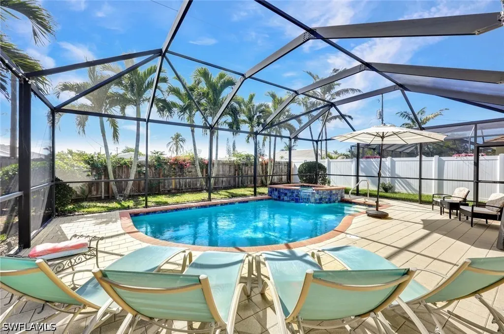 684 98th Avenue N Naples FL 34108