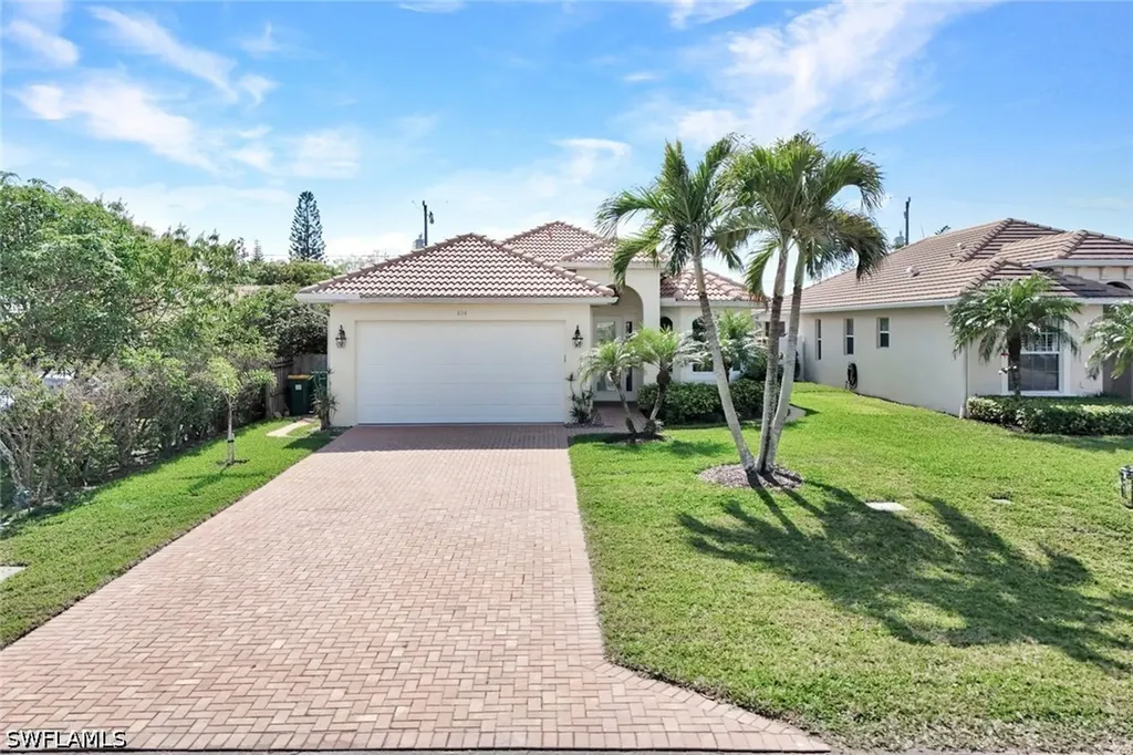 684 98th Avenue N Naples FL 34108
