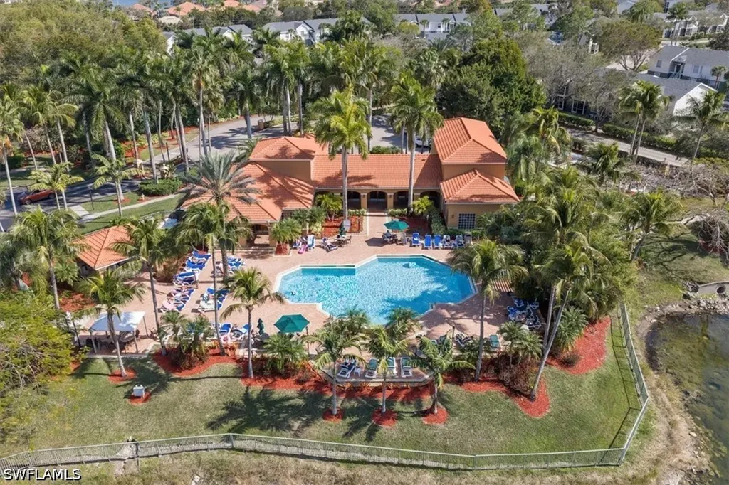 1210 Wildwood Lakes Boulevard Naples FL 34104