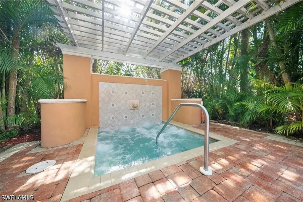 1210 Wildwood Lakes Boulevard Naples FL 34104
