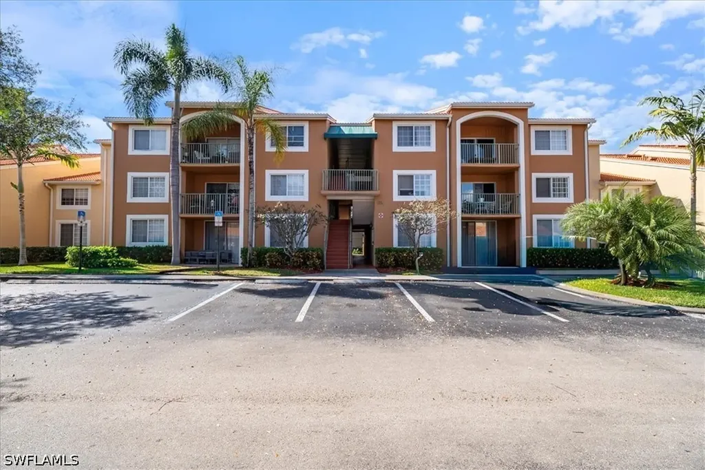 1210 Wildwood Lakes Boulevard Naples FL 34104