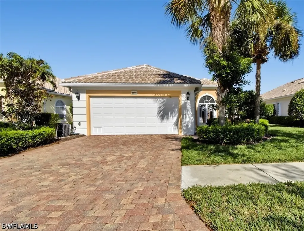 7919 Valentina Court Naples FL 34114