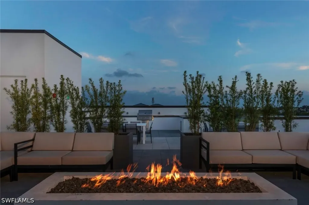 850 Central Avenue Naples FL 34102