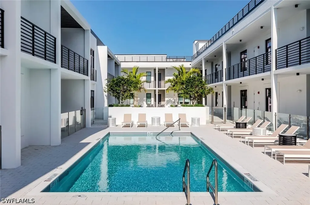 850 Central Avenue Naples FL 34102