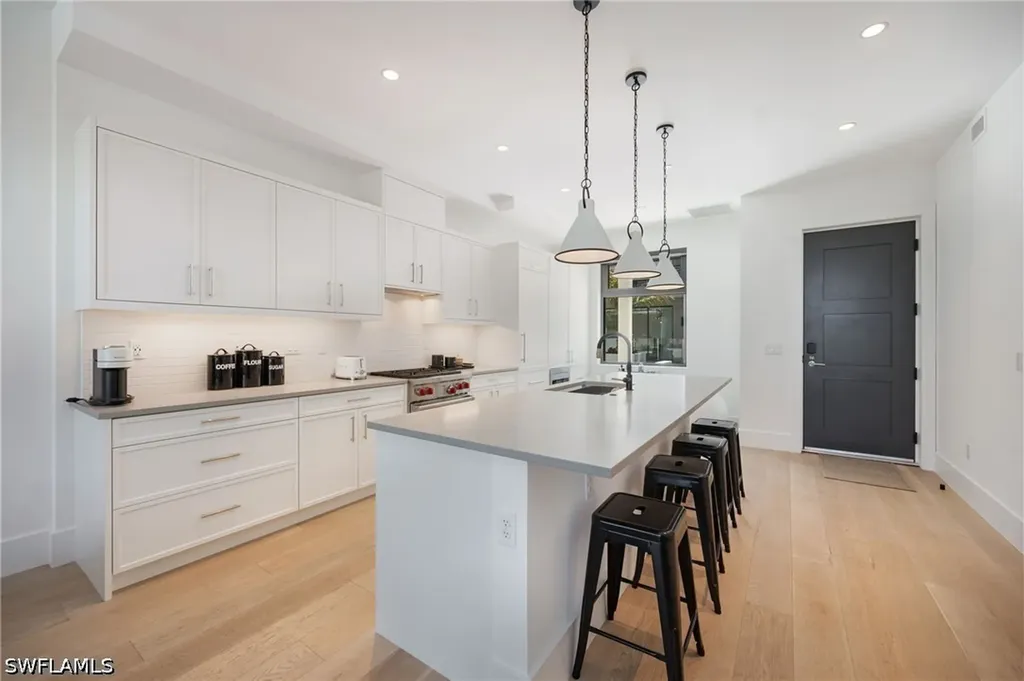 850 Central Avenue Naples FL 34102