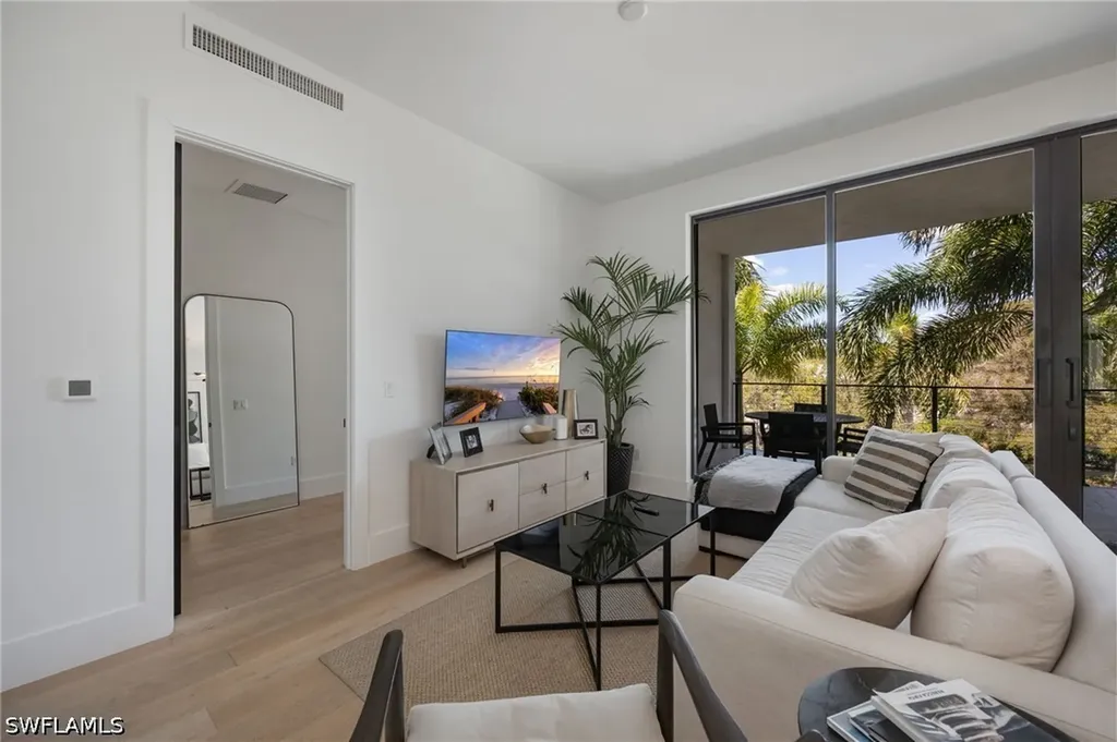 850 Central Avenue Naples FL 34102