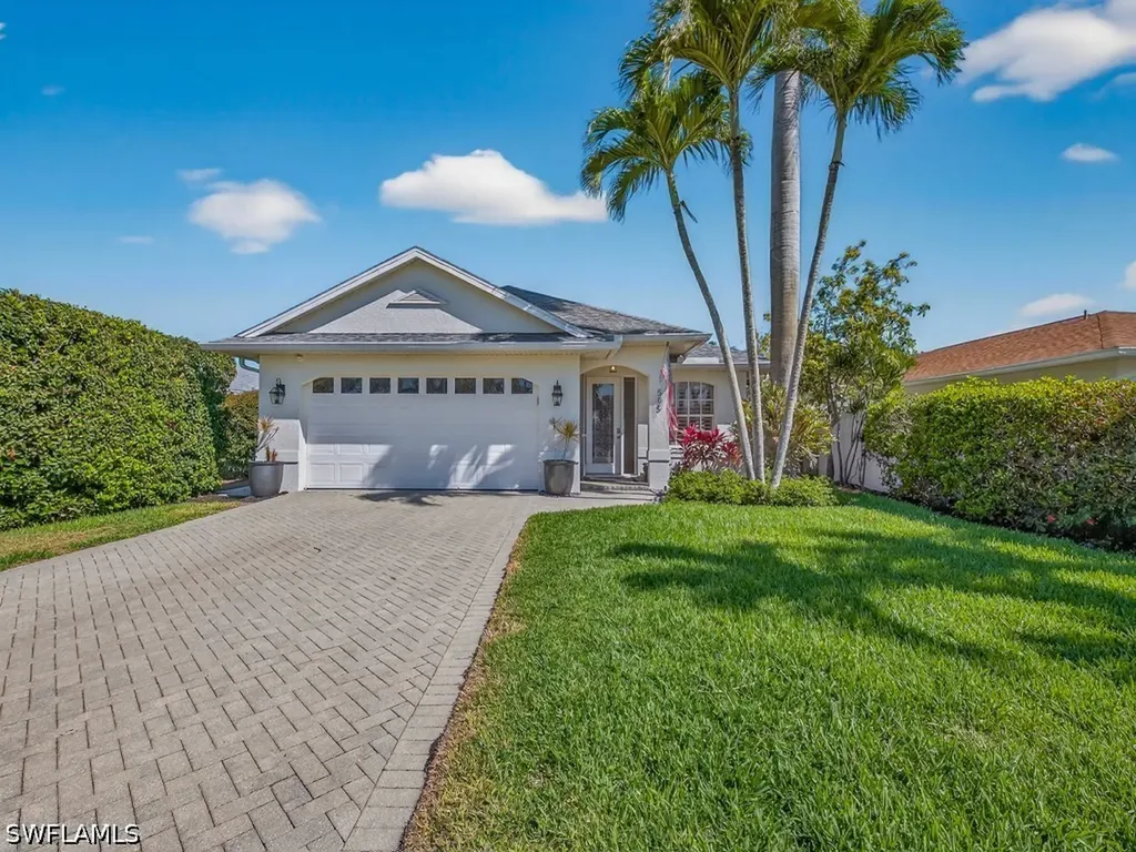 585 104th Avenue N Naples FL 34108