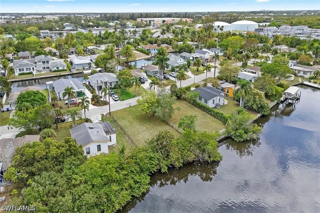531 13th Street N Naples FL 34102