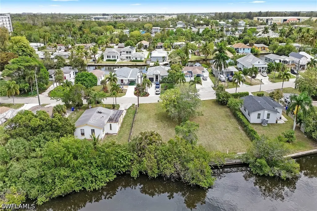 531 13th Street N Naples FL 34102
