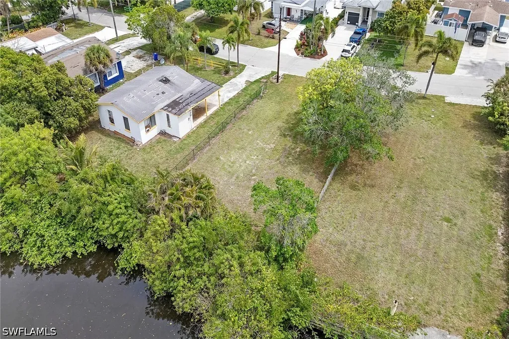531 13th Street N Naples FL 34102