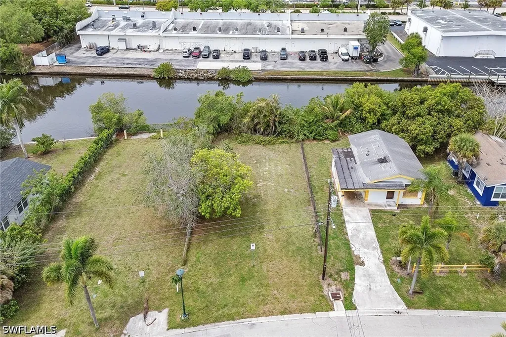 531 13th Street N Naples FL 34102