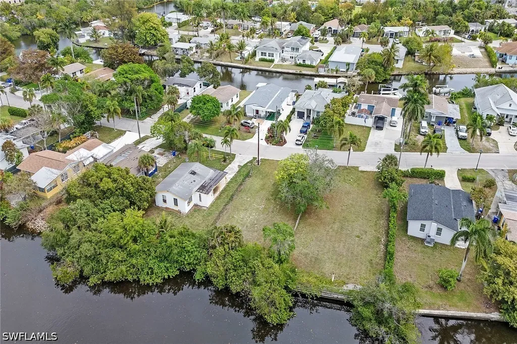 531 13th Street N Naples FL 34102