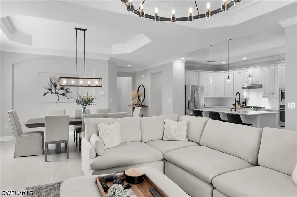 2926 Aviamar Circle Naples FL 34114