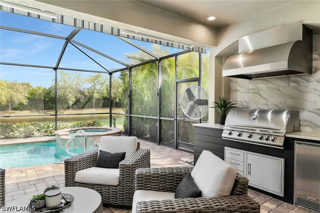 2926 Aviamar Circle Naples FL 34114