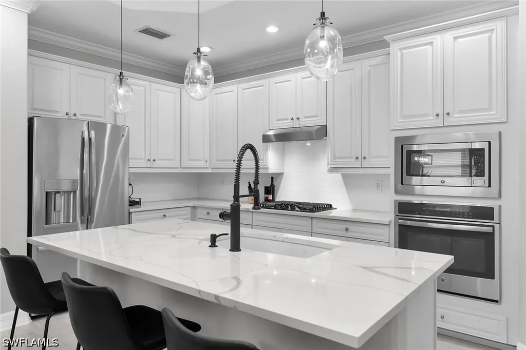 2926 Aviamar Circle Naples FL 34114