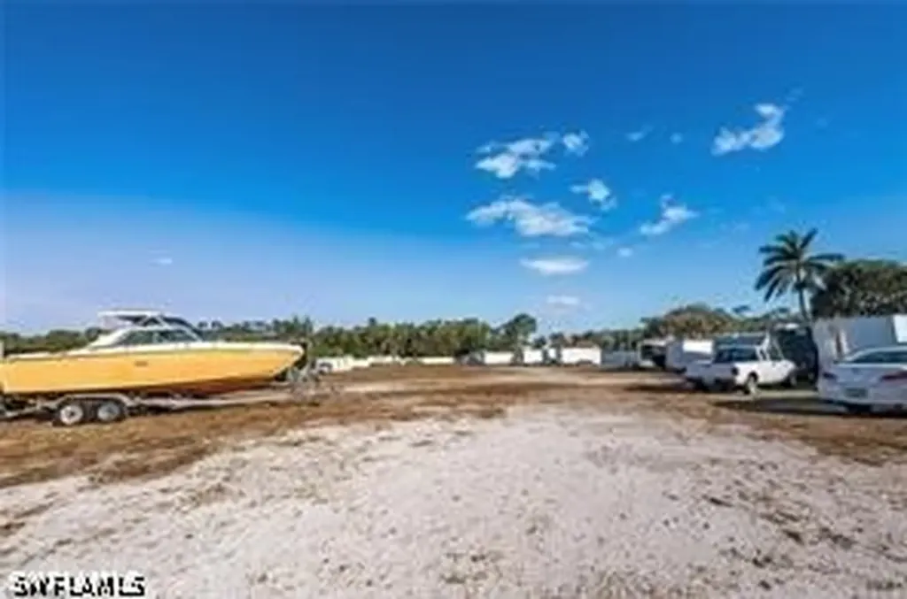 83 Pacific Way Naples FL 34104