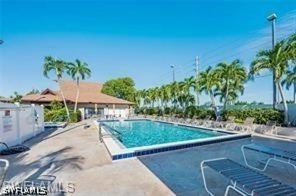 83 Pacific Way Naples FL 34104